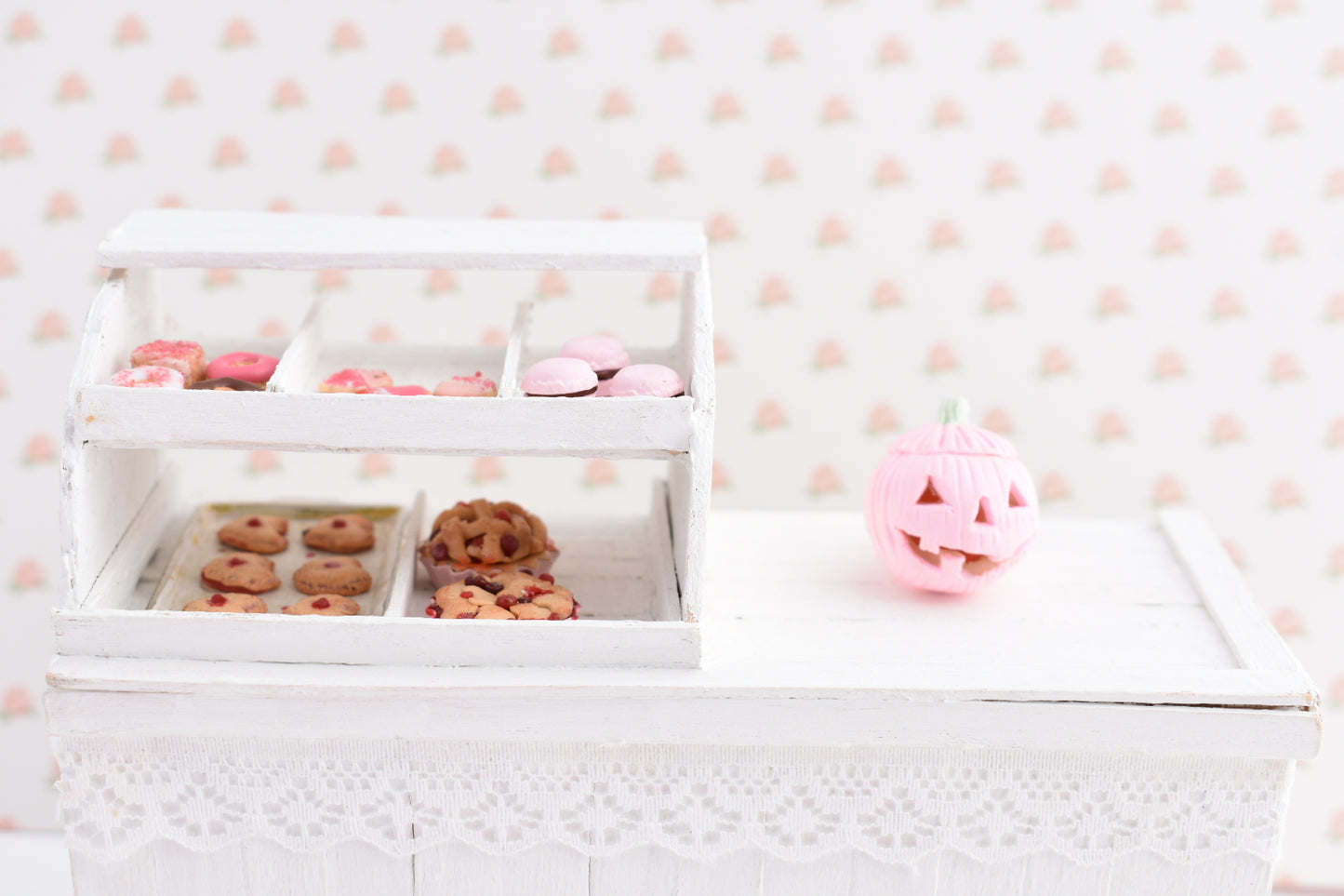 1:12 Scale Scented Glow In The Dark Jack O' Lantern Pumpkin Miniature - Decadent Minis