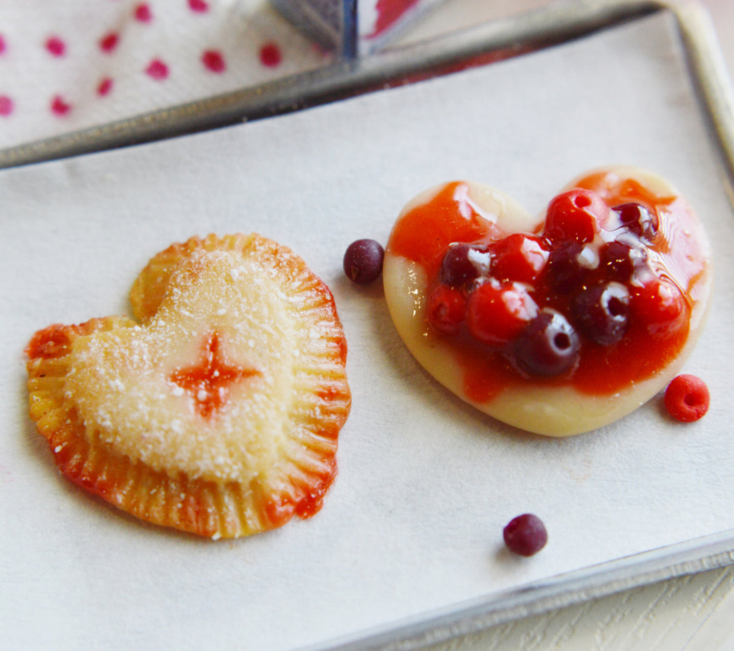 1:12 Scented Heart Shaped Pie Set - Decadent Minis