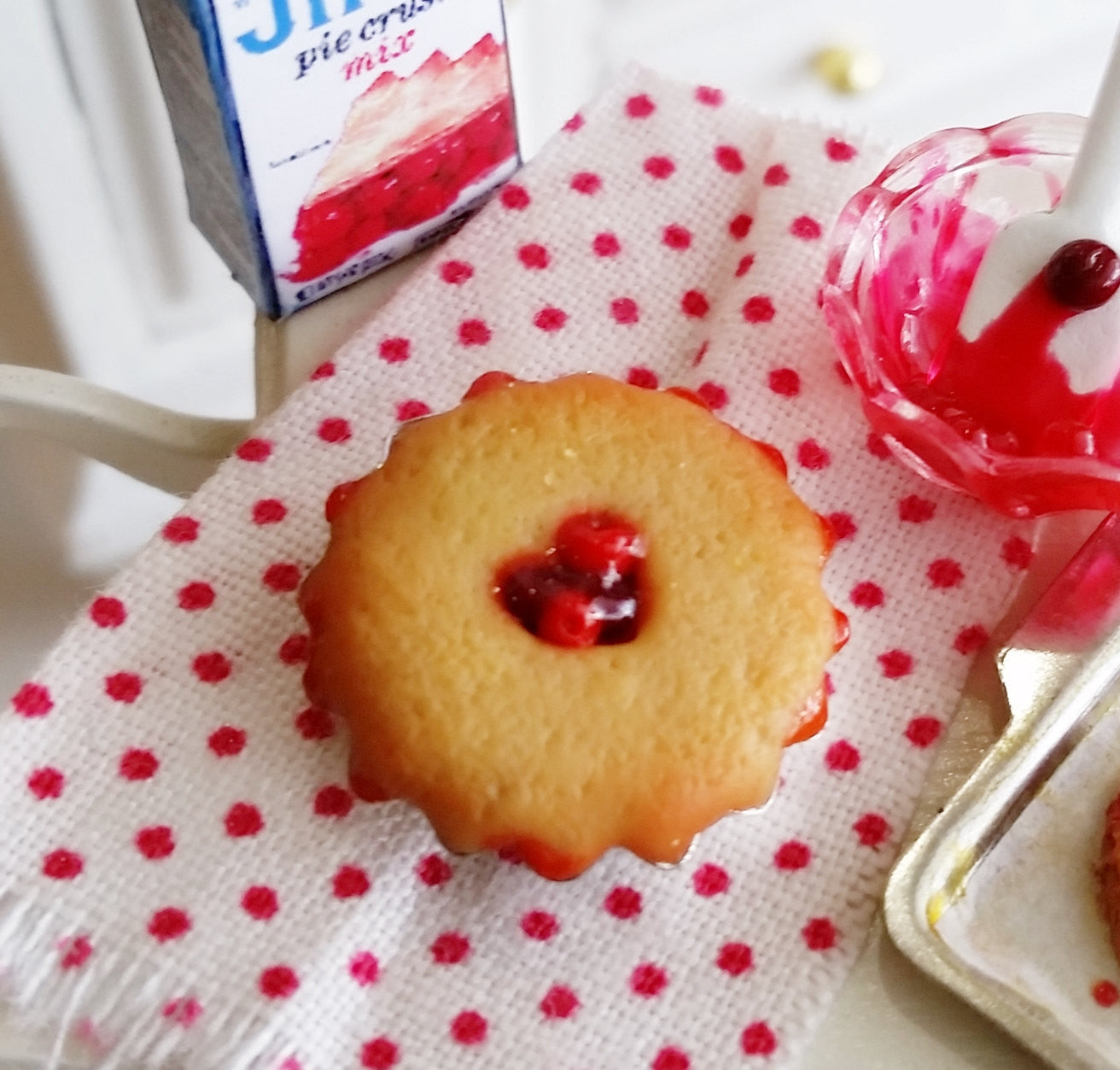 1:12 Scented Cherry Pie Set - Decadent Minis